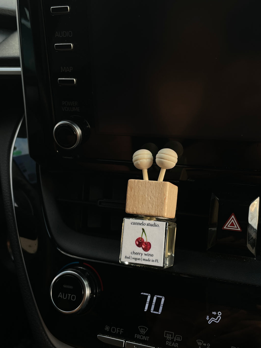 CHERRY WINE CAR VENT CLIP AIR FRESHENER