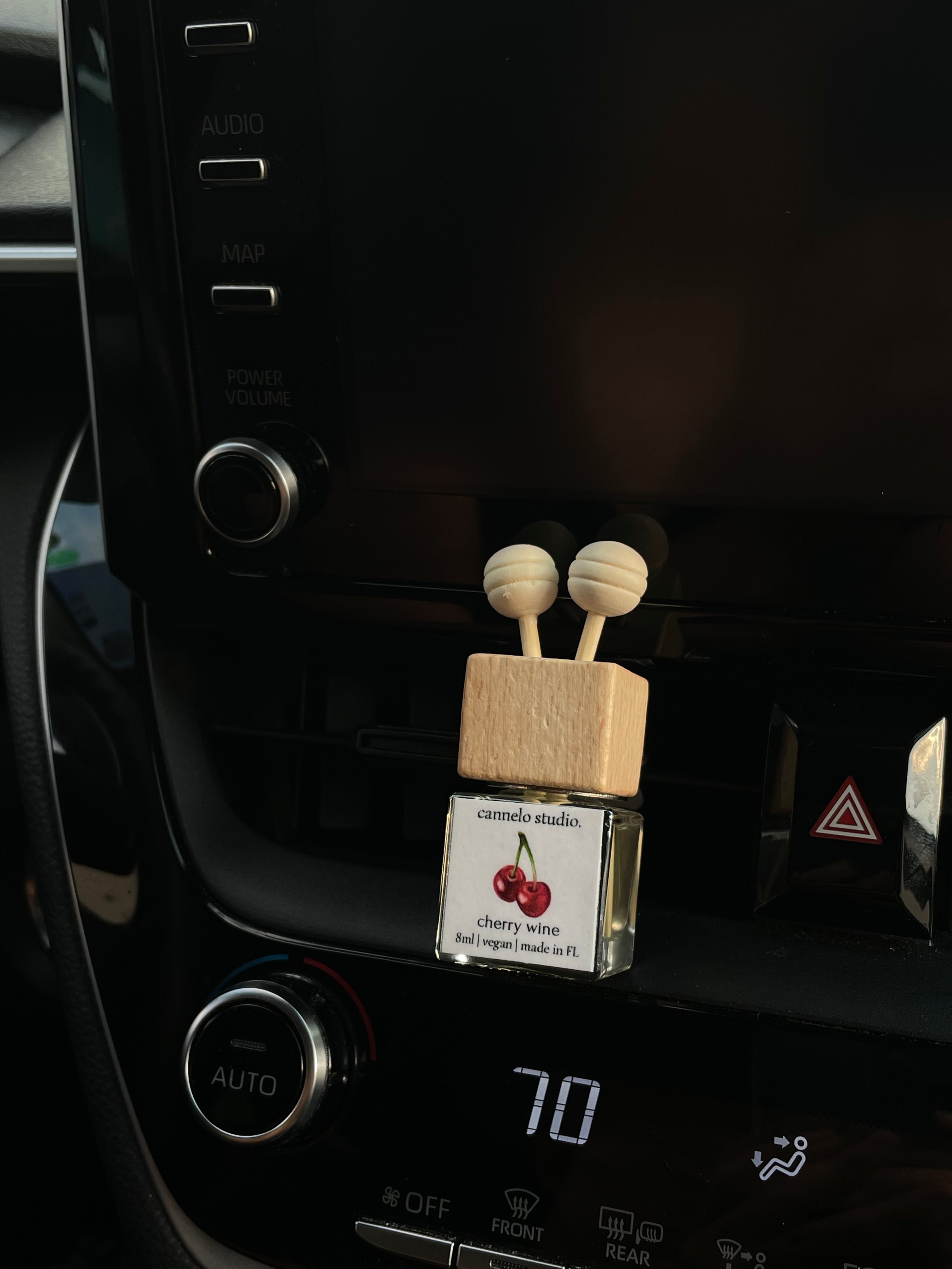CHERRY WINE CAR VENT CLIP AIR FRESHENER