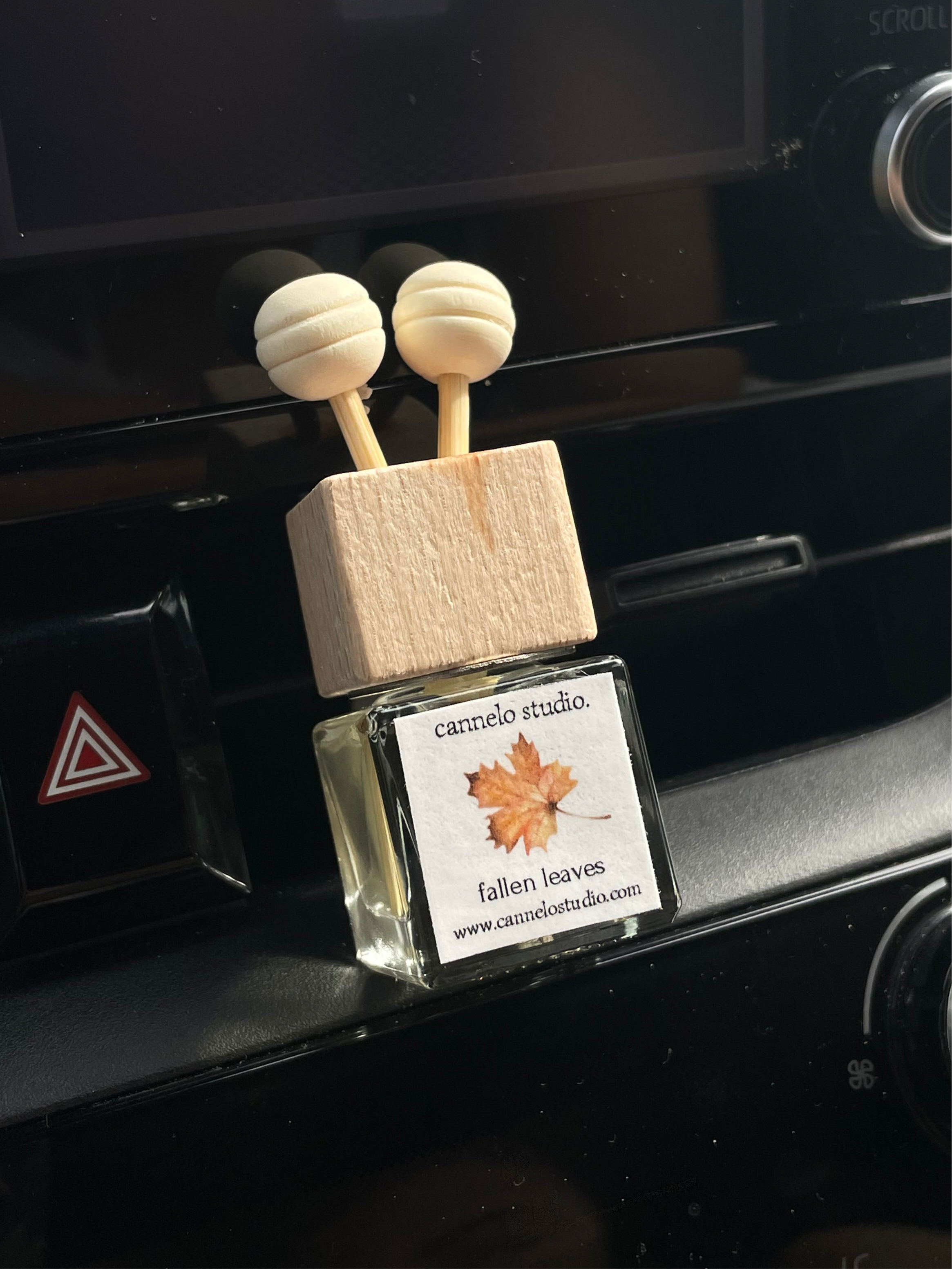 FALLEN LEAVES CAR VENT CLIP AIR FRESHENER