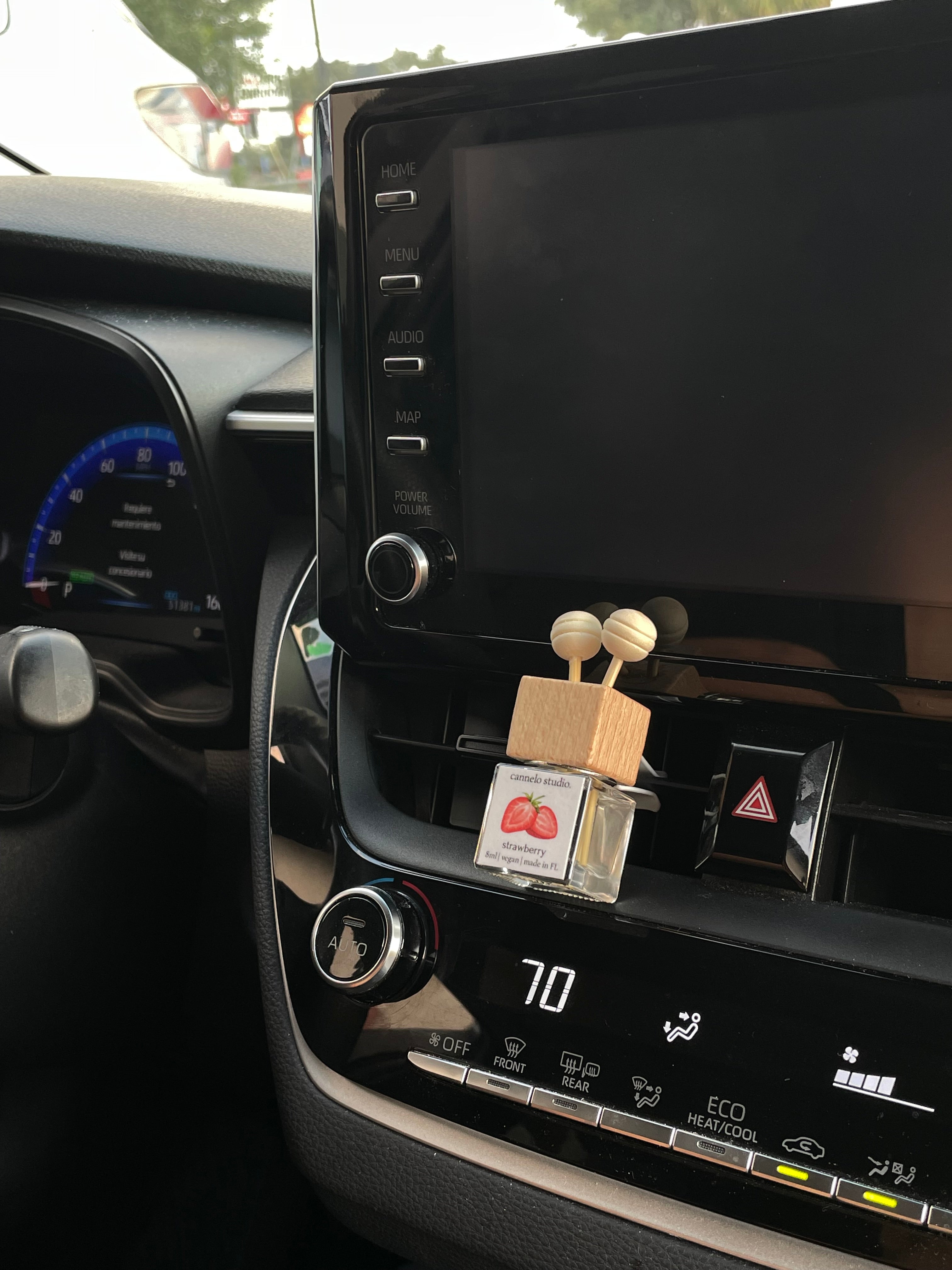 STRAWBERRY CAR VENT CLIP AIR FRESHENER