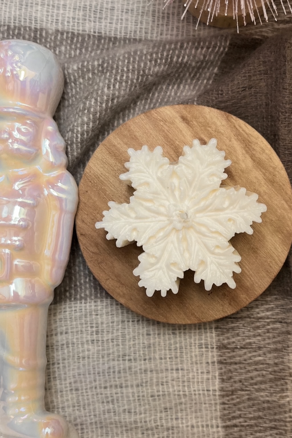 SNOWFLAKE UNSCENTED CANDLE